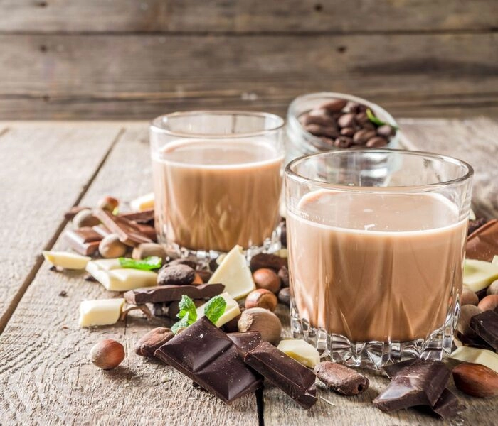 liquore al cioccolato estivo: un tocco rinfrescante per cocktail e caffè freddo