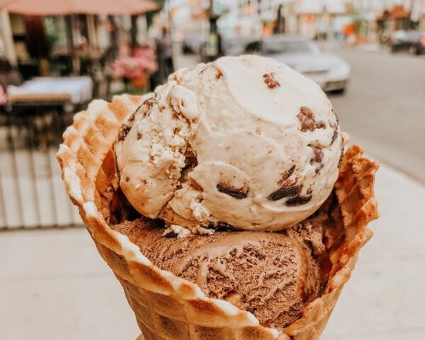 gelato con rum e uvetta