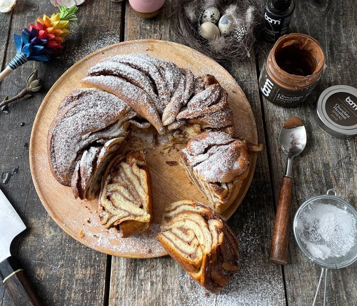 babka di pasqua con crema spalmabile al cioccolato e nocciole