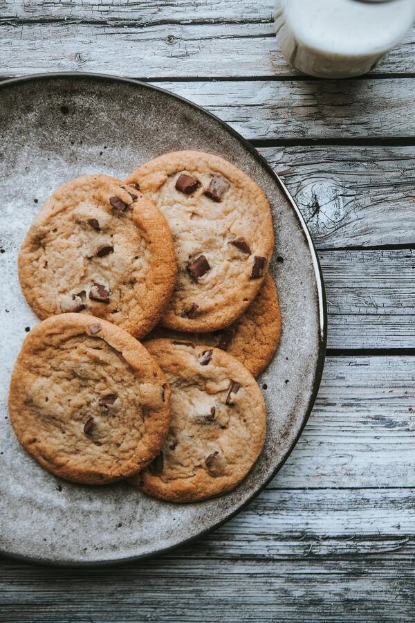 biscotti vegani con pezzi di cioccolato