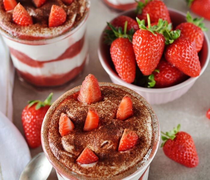 tiramisù alle fragole in bicchiere