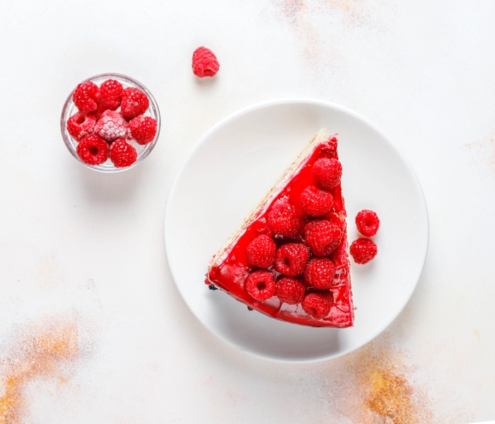 torta alla vaniglia con lamponi