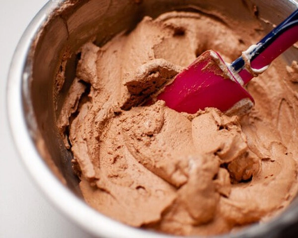 mousse al cioccolato con ripieno di lamponi