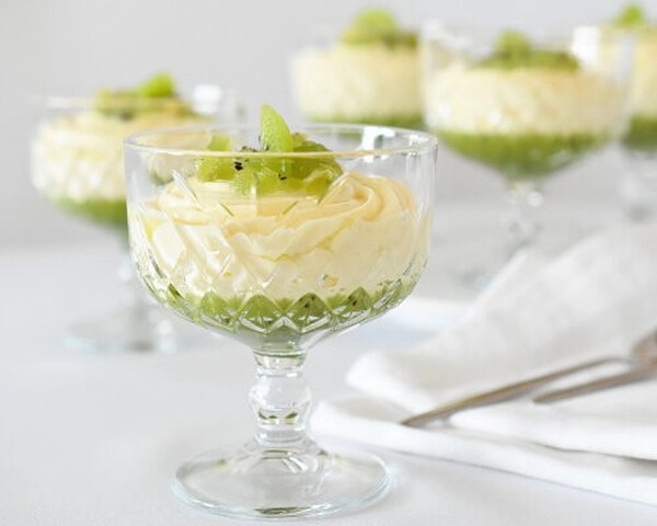 crema alla vaniglia con kiwi al bicchiere