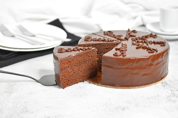 come preparare una torta sacher veramente umida